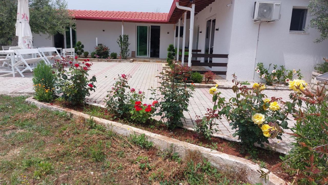 Mezzanine Bay Hotel Himare Exterior photo