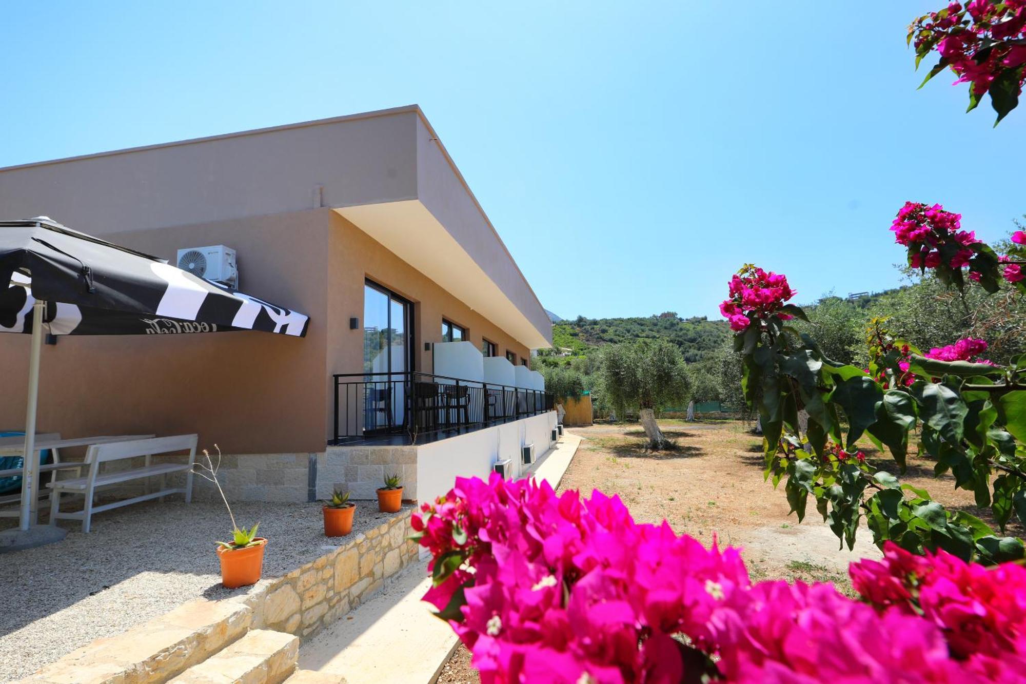 Mezzanine Bay Hotel Himare Exterior photo