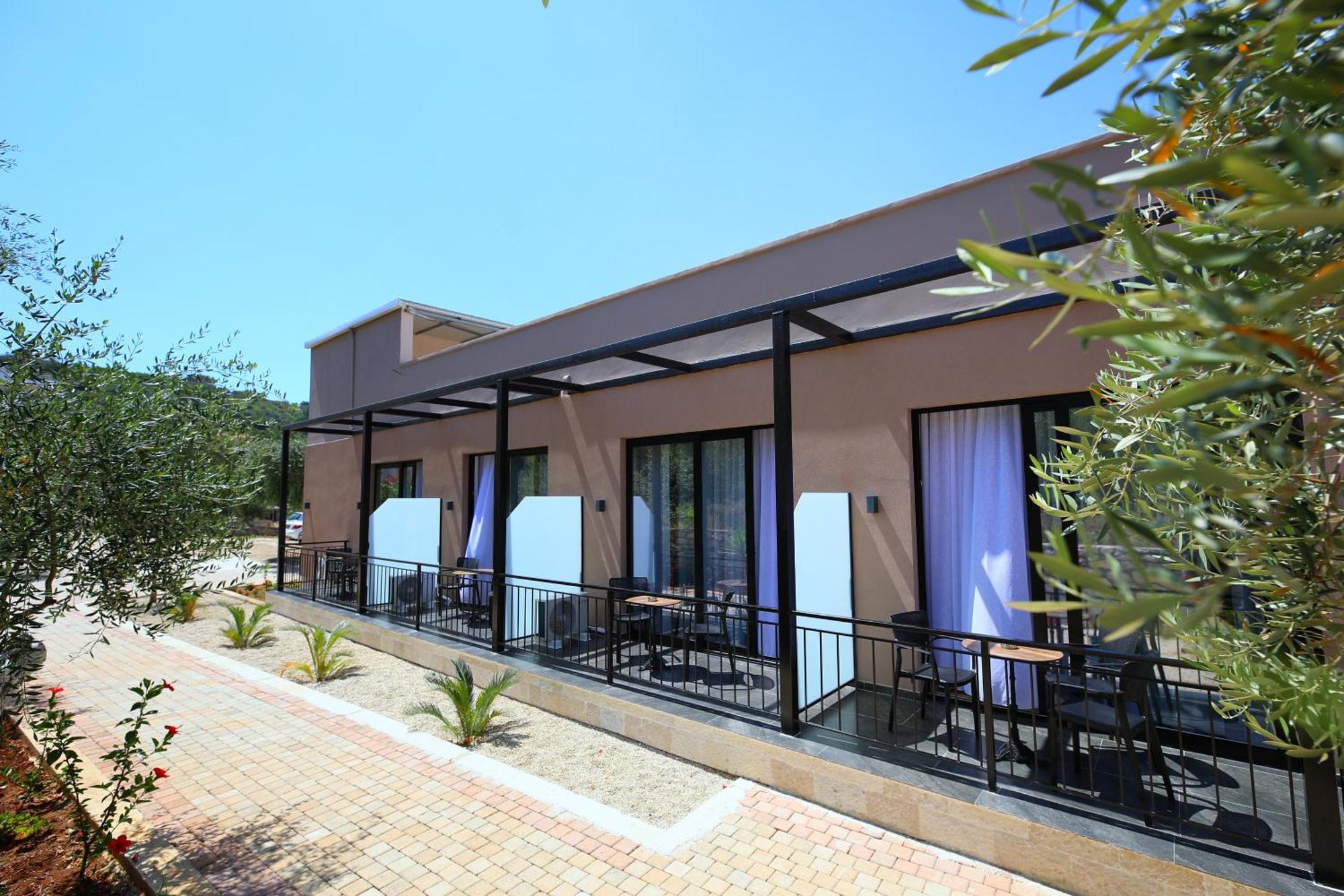 Mezzanine Bay Hotel Himare Exterior photo