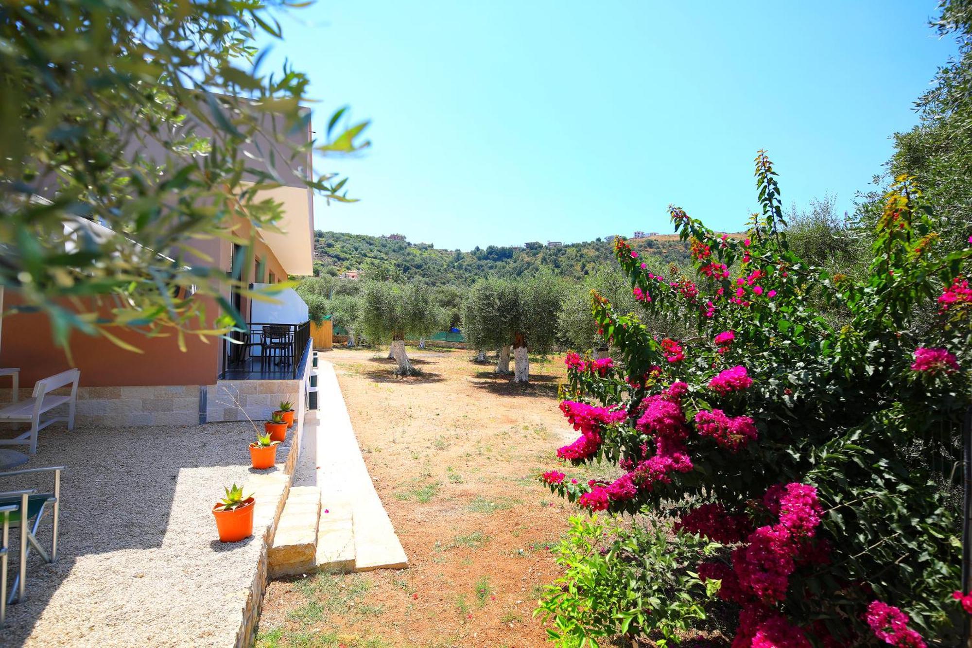 Mezzanine Bay Hotel Himare Exterior photo