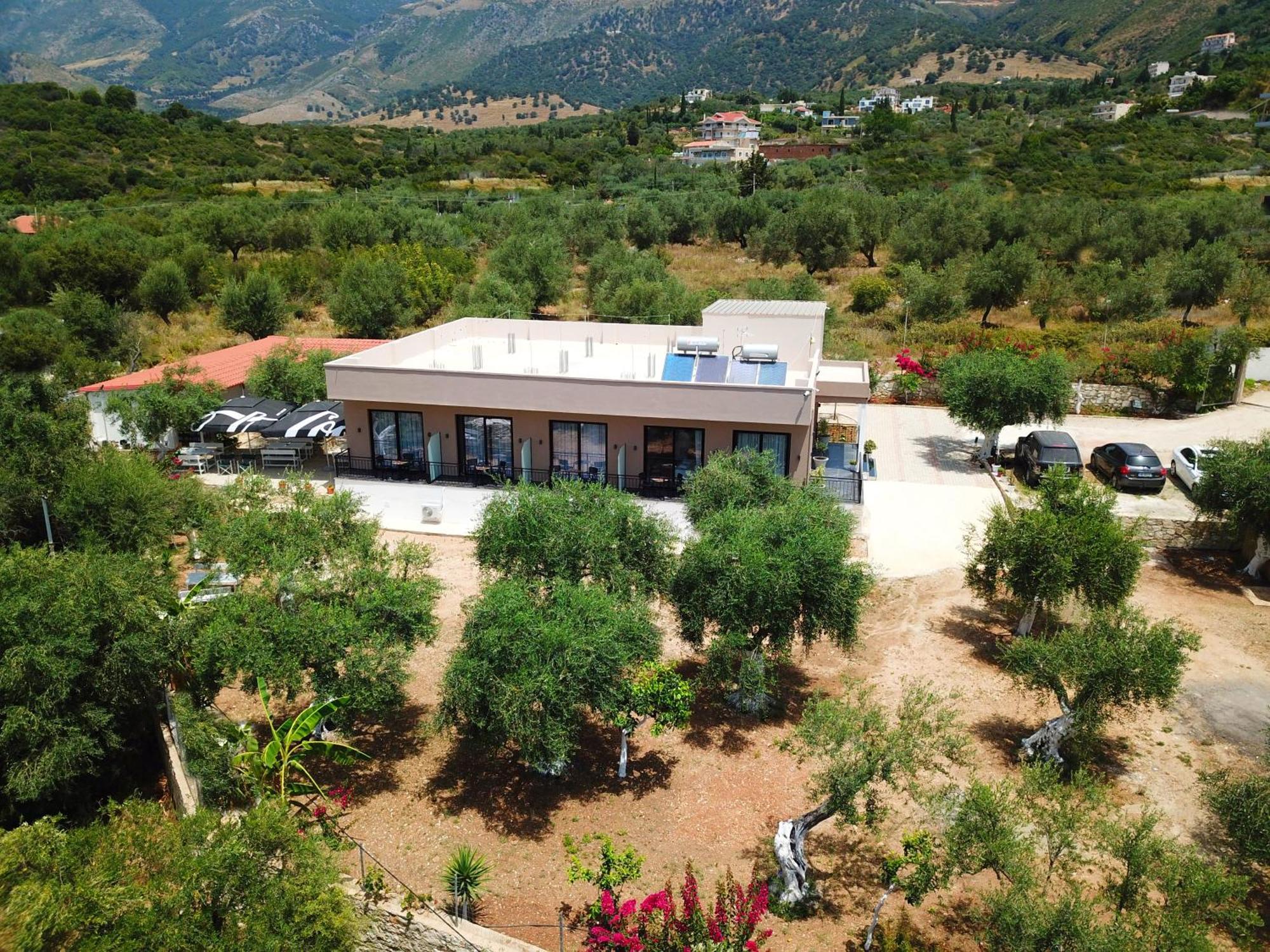 Mezzanine Bay Hotel Himare Exterior photo